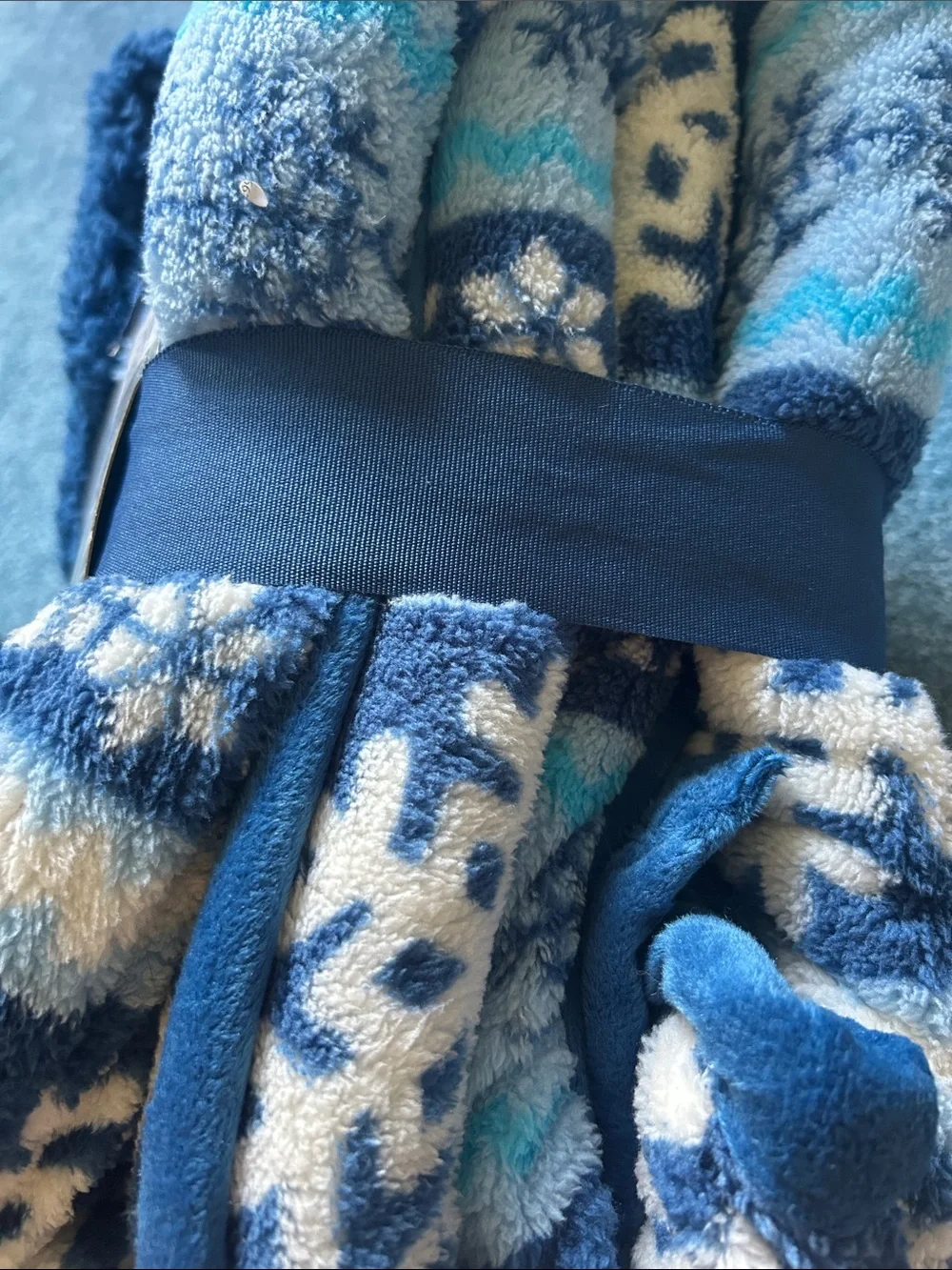 Member's Mark Oversized Cozy Throw - Navy & White Snowflake